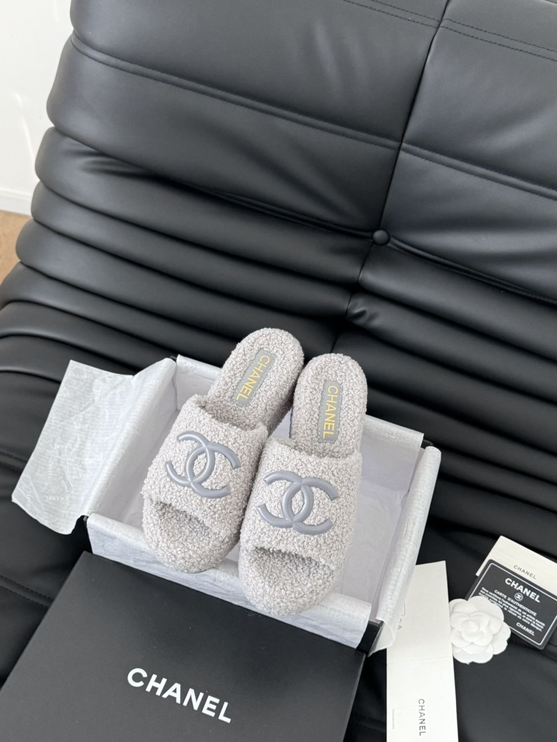Ch**el slippers